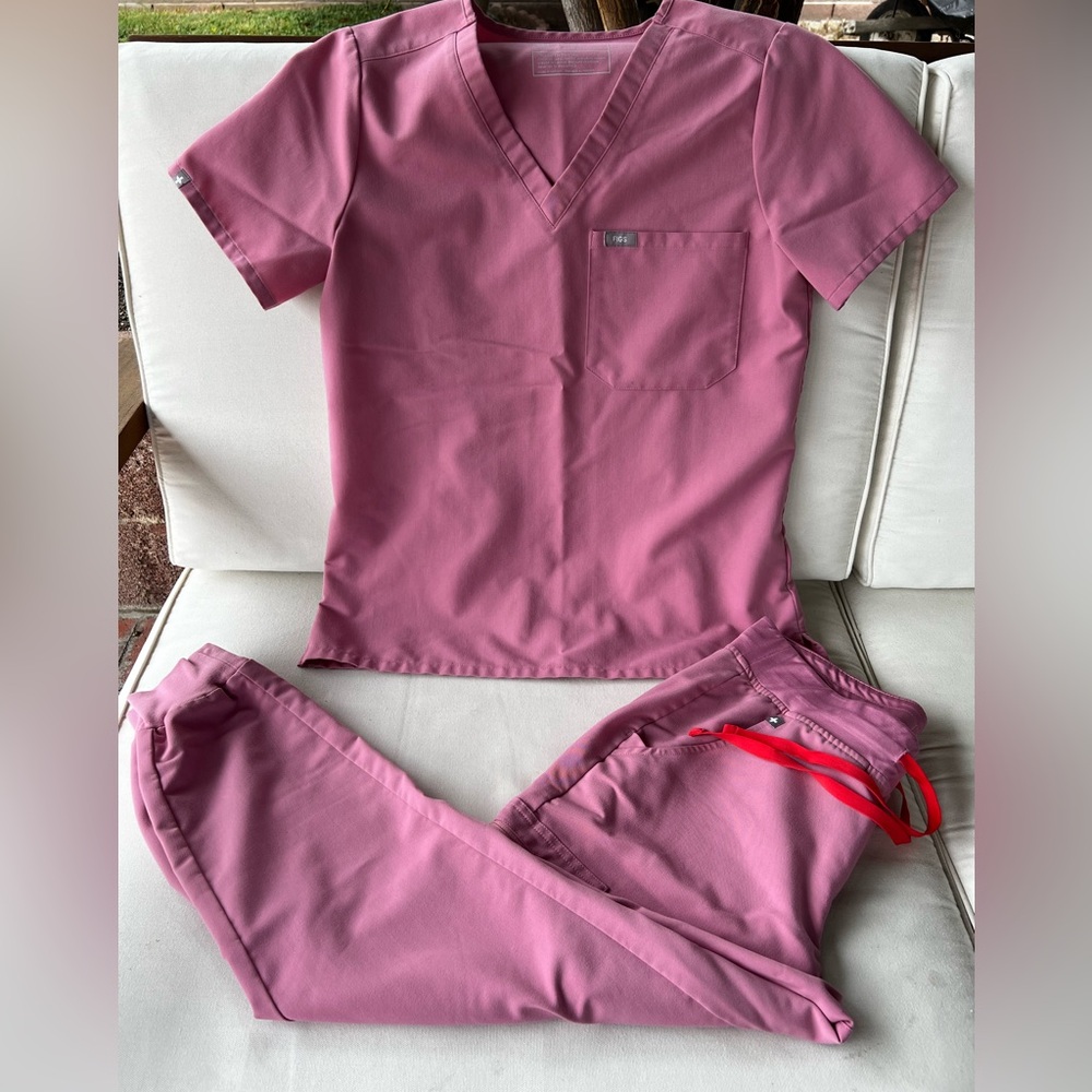 Figs light pink scrub set.